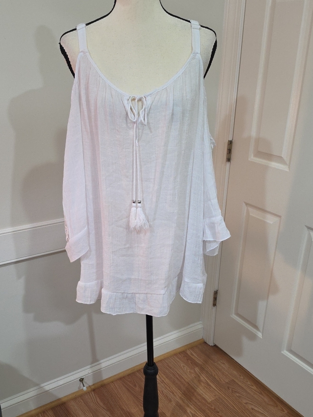 Unique Spectrum White Cold-Shoulder Peasant Tassel Tunic Top - Size 2X